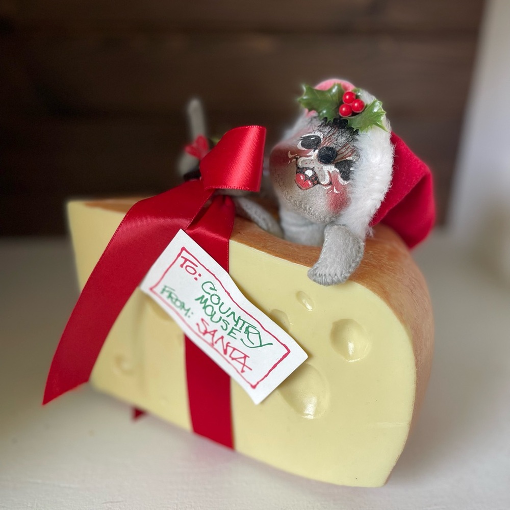 Vintage Annalee Country Mouse Cheese Wedge collectible